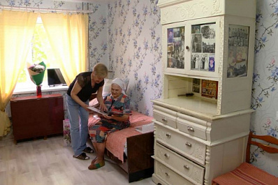 В Чапаевске ветеран ВОВ, труженица тыла отметила 90-летний юбилей в новой квартире