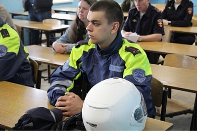 Мотопробеги и площадка для тренировок: начальник регуправления ГИБДД встретился с байкерским сообществом
