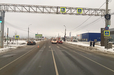 Утром в Самаре водитель Вольво сбил девушку на пешеходном переходе