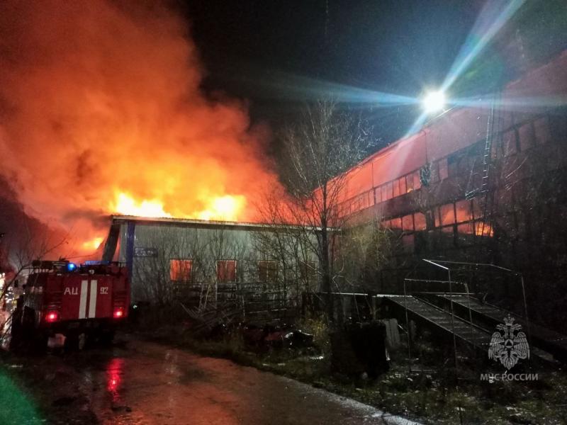 Ночью 20 ноября в Отрадном полыхал автосервис