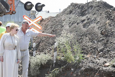 Елена Лапушкина проверила ремонт Заводского шоссе