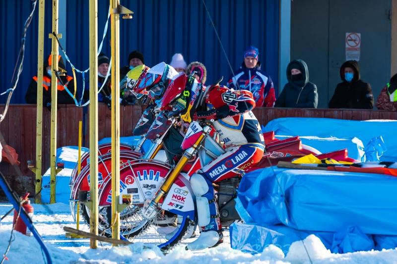Тольяттинские спортсмены выиграли второй этап чемпионата России по мотогонкам на льду