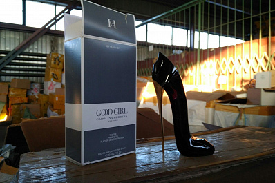 Поддельные духи, обувь и одежду изъяли самарские таможенники на границе с Казахстаном