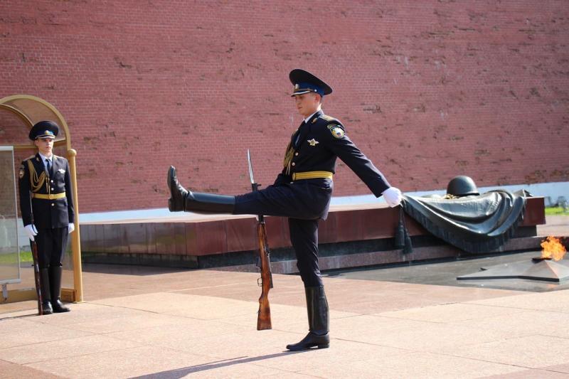 Кремль: "В 2021 году Парад Победы обязательно пройдет" 