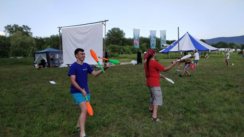 В Самарской области прошел фестиваль жонглеров FlowCamp-2021