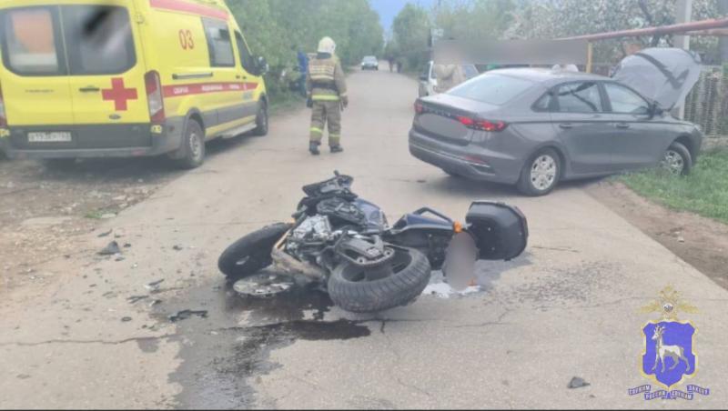 В Самарской области 2 мая мотоциклист влетел в Geely