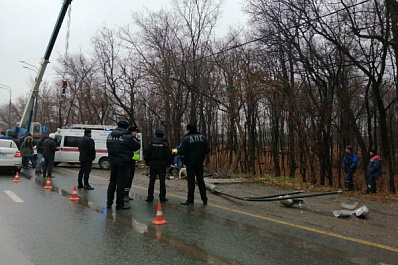 Водитель и пассажир Land Rover погибли при столкновении со столбом в Самаре 7 ноября 2021 года