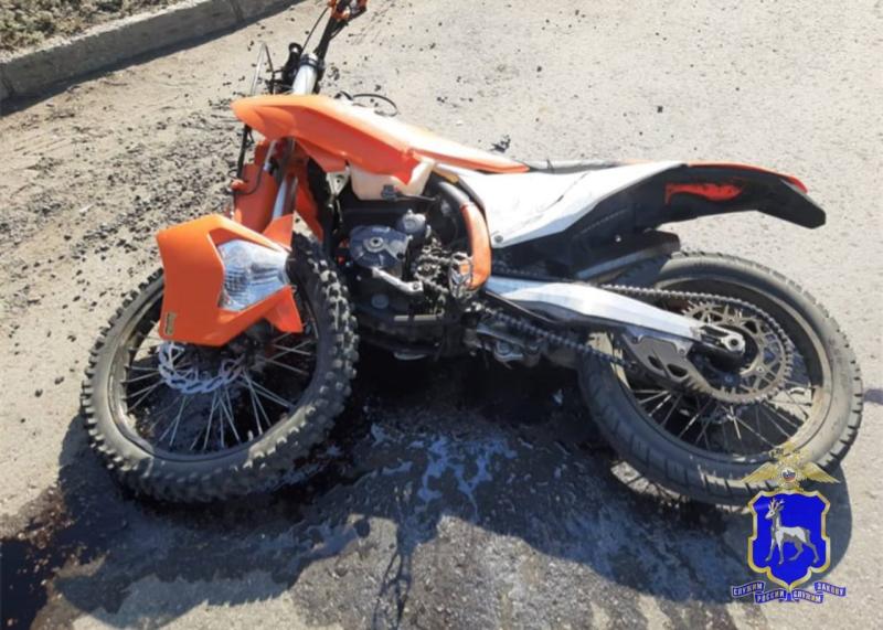 В Самаре 18-летний мотоциклист врезался в LADA Vesta