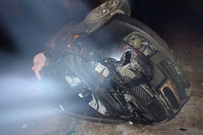 В Самарской области иномарка съехала с дороги и перевернулась