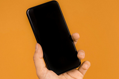 В Самарской области женщина пропила телефон соседской девочки