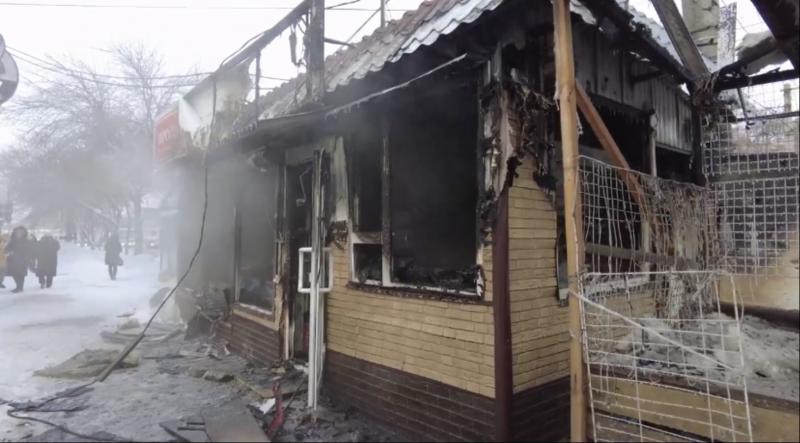 В Самаре 8 января сгорел торговый павильон на улице Антонова-Овсеенко