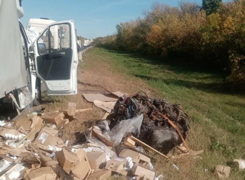 В Самарской области на трассе столкнулись три грузовых автомобиля