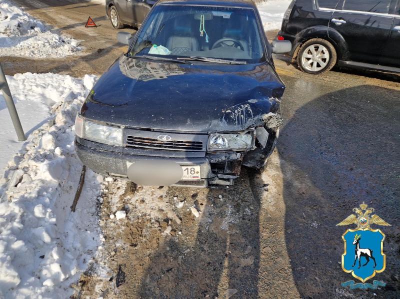 В Самаре на ул. Ново-Садовой внедорожник протаранил маршрутку