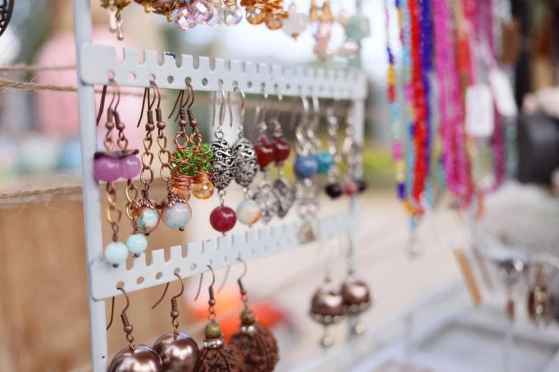 Предприниматели и самозанятые представили свои товары на фестивале креативных индустрий в Кинеле