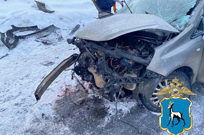 В Самарской области после столкновения "Опеля" и "Рено" госпитализировали троих человек