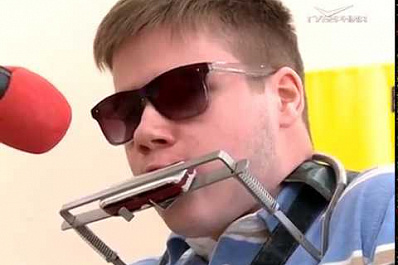 Фестиваль бардовской песни для слабовидящих проходит в Самарской области