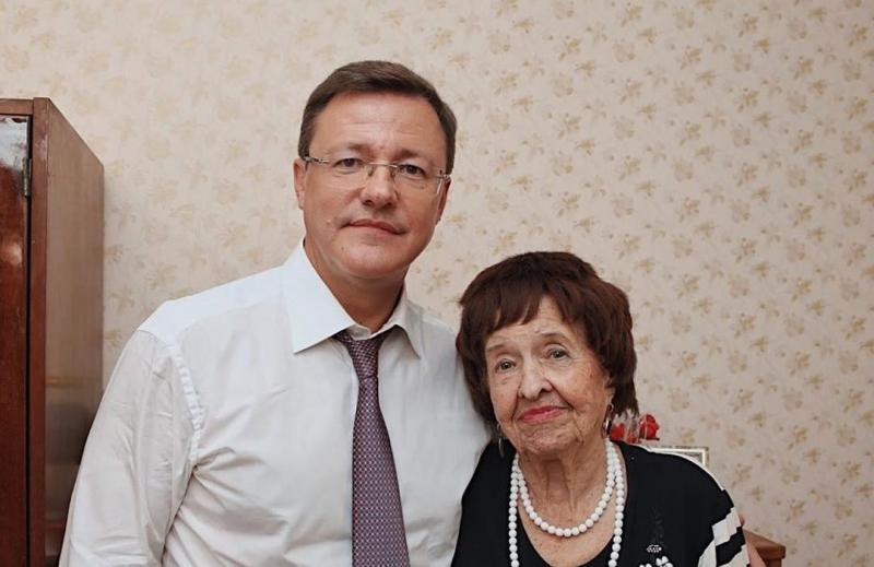 Дмитрий Азаров выразил соболезнования в связи с уходом из жизни ветерана труда Людмилы Ковалевой