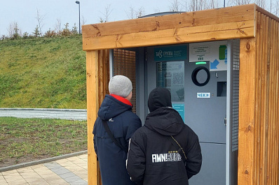 На набережной в Тольятти установили автоматический аппарат для сбора ПЭТ-бутылок