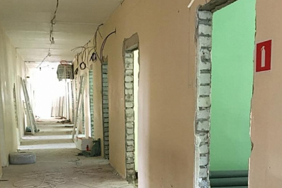 В Красном Яру в детской поликлинике начался капремонт