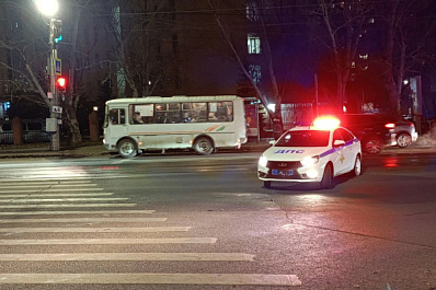 В Тольятти нашли водителя автобуса, который ехал по встречке на красный