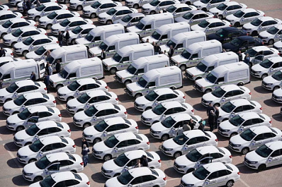 Дмитрий Азаров передал медучреждениям Самарской области ключи от новых машин скорой и неотложной помощи