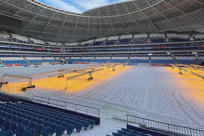 На стадионе "Солидарность Самара Арена" зимой обогревают газон на футбольном поле