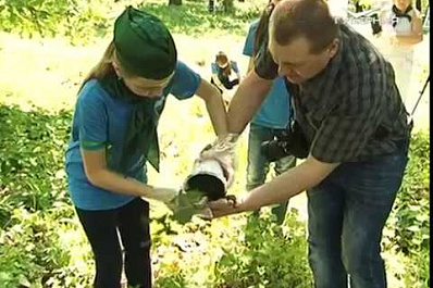 Самарские школьники высадили молодые дубы в Загородном парке