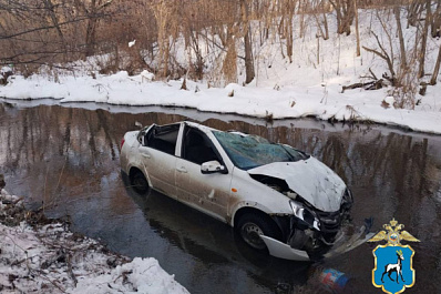 Водитель погиб: в Сызрани "Гранта" вылетела в реку
