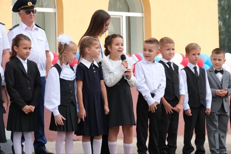 Проводили в школу: Александр Фетисов поздравил детей с Днем знаний