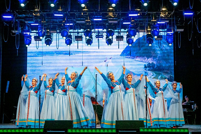 "Мы - Россия": главным акцентом нового гастрольного тура и юбилейной программы Волжского народного хора стало единство