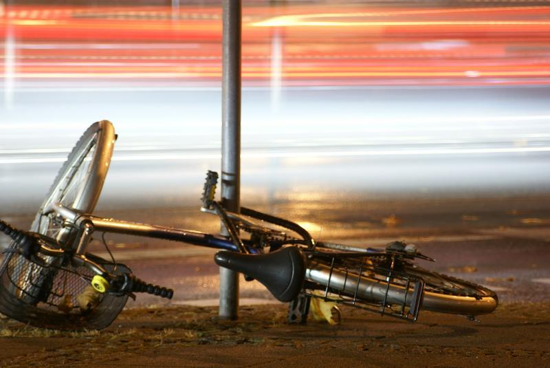 В Сызрани ищут водителя, сбившего на тротуаре молодую велосипедистку
