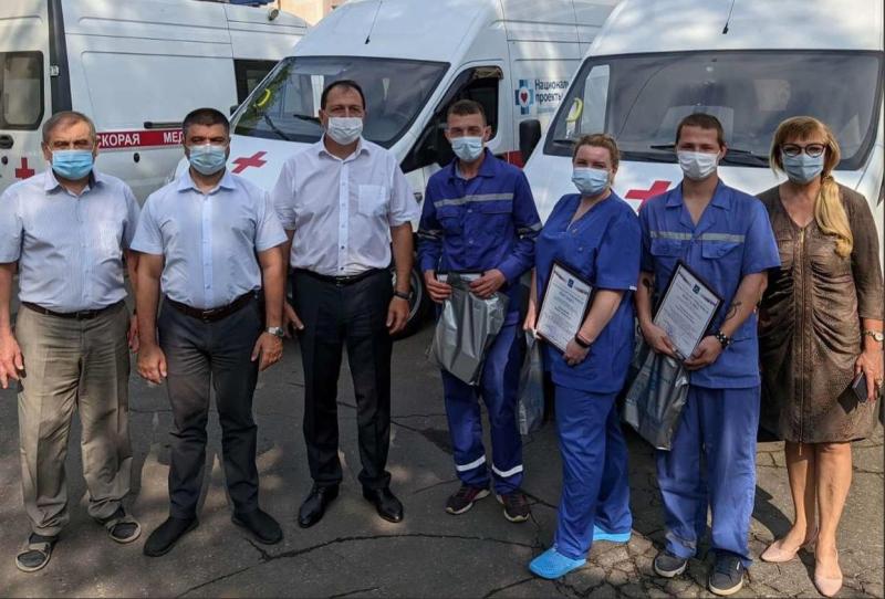 Глава Новокуйбышевска наградил врачей, спасших пожилую женщину при пожаре