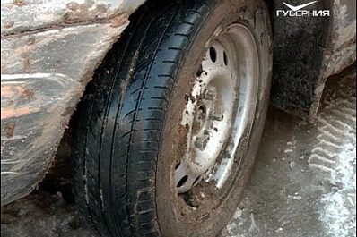 В центре Самары LADA Kalina "ушла" под асфальт