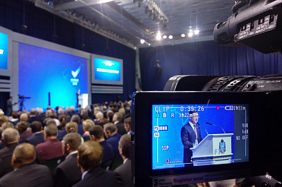 Дмитрий Азаров поднял тему перевода режима обучения детей в первую смену