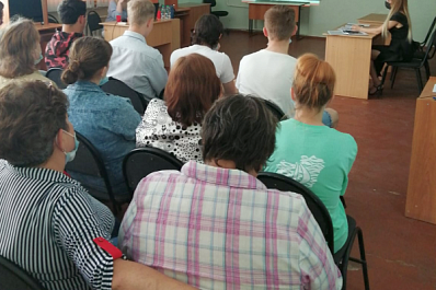 Октябрьских студентов учили основам бизнеса 