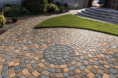 Эстетично и экологично: в чем преимущество брусчатки перед асфальтом