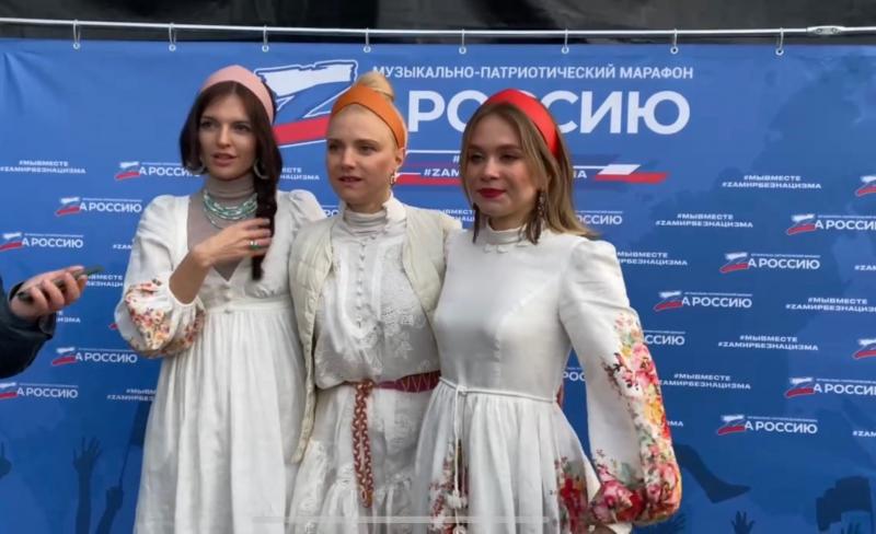 "Спасибо за жаркий приём в Самаре": группа "Фабрика" выступила на патриотическом концерте на пл. Куйбышева
