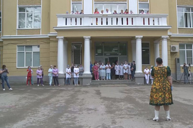 Для самарских врачей, работающих с COVID, устроили концерт