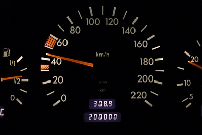 Российским водителям рассказали 4 способа определить настоящий пробег подержанного авто