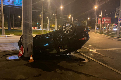 Собрал две попутки и перевернулся: подробности ДТП с Infiniti на кольце Луначарского в Самаре