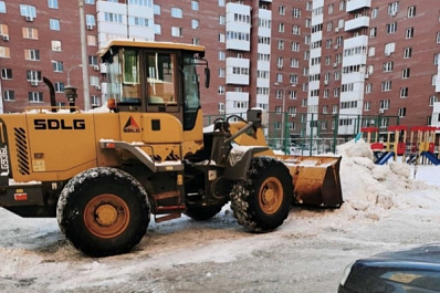 В Самаре продолжается уборка улиц от снега