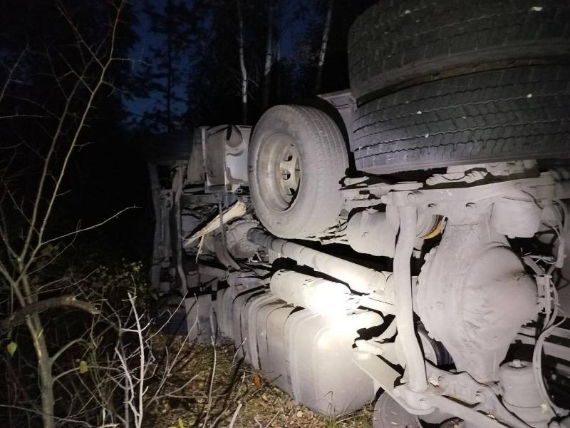 Пострадал человек: в Самарской области 1 октября на трассе столкнулись две фуры