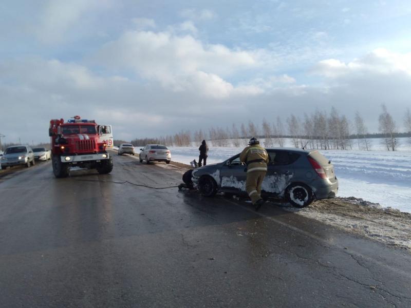 В Самарской области на трассе 3 января перевернулась легковушка