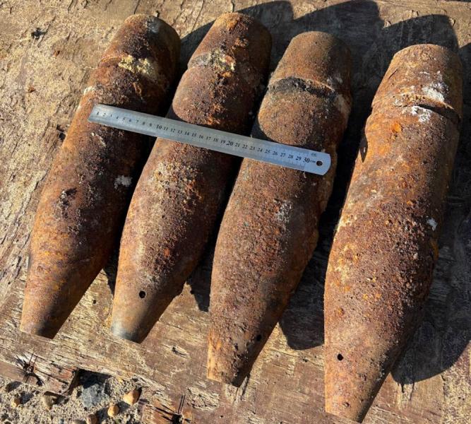 Мужчина обнаружил в гараже четыре артиллерийских снаряда