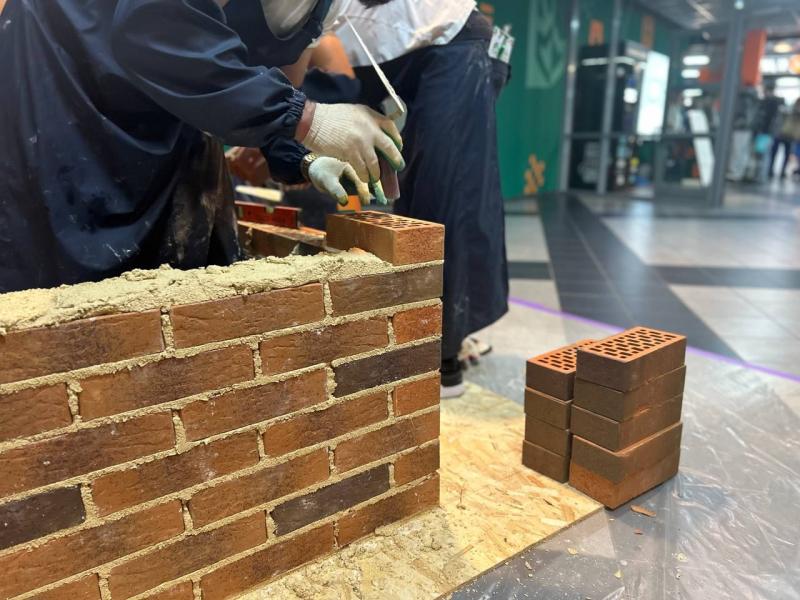 Вячеслав Федорищев обратился к строителям и ветеранам отрасли по случаю профессионального праздника