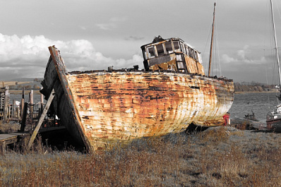 Со дна реки Самары поднимут корпус 30-метрового затонувшего судна