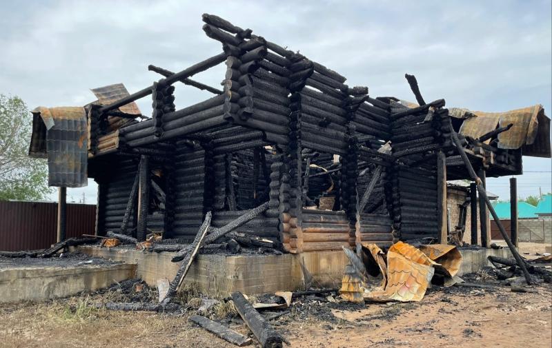 "Ничего не осталось": под Самарой молния уничтожила дом многодетной семьи, взятый в ипотеку