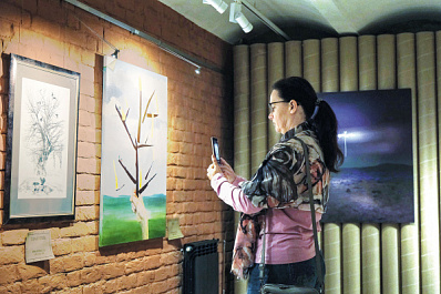 Образ ветки: необычная экспозиция объединила работы художников, которых вдохновили деревья