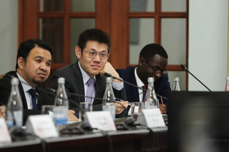 Потенциал сотрудничества: в Самаре Вячеслав Федорищев встретился с представителями иностранных дипмиссий в РФ