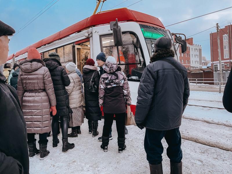 Утром 24 ноября в Самаре встали трамваи из-за сломанных дверей вагона